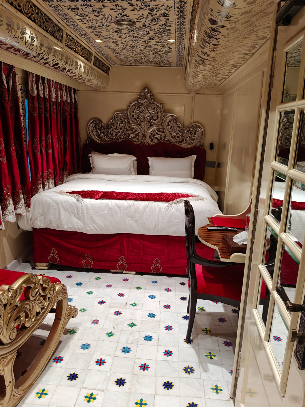 palace on wheels cabins